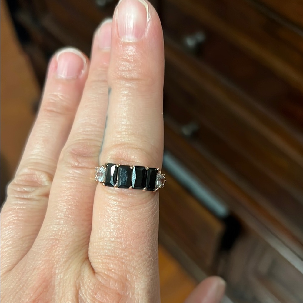 Elegant Black and Silver Women's Ring